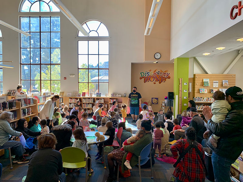 Large group of kids and adults attend storytime.
